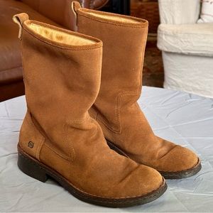 Born women’s suede boots block heel brown size 9
